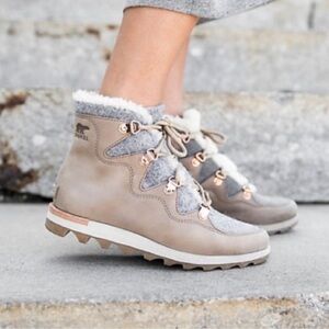Sorel Women’s Sneakchic Alpine Holiday Bootie Tan size 11
